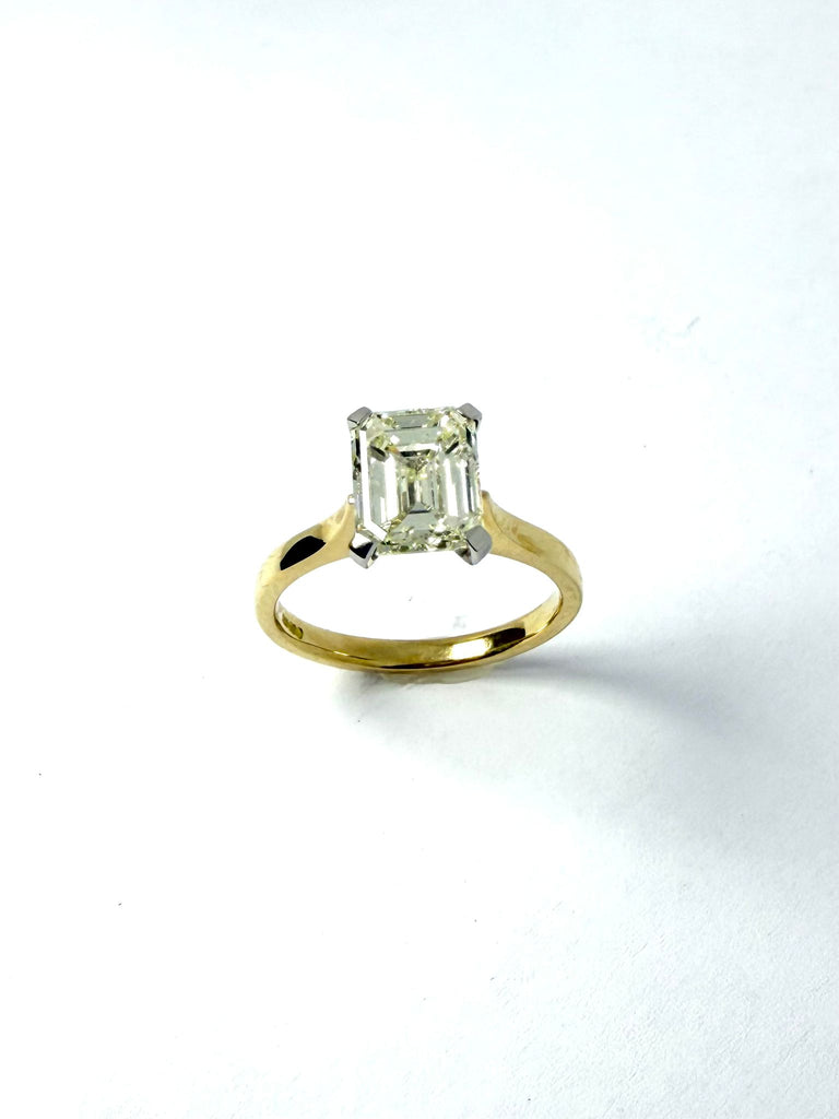 18CT YELLOW GOLD 2.54CT EMERALD CUT DIAMOND SOLITAIRE