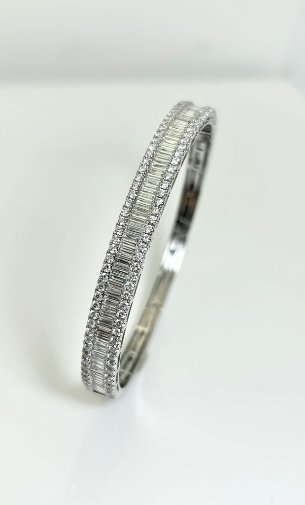 18CT WHITE GOLD 3.00CTS DIAMOND BANGLE