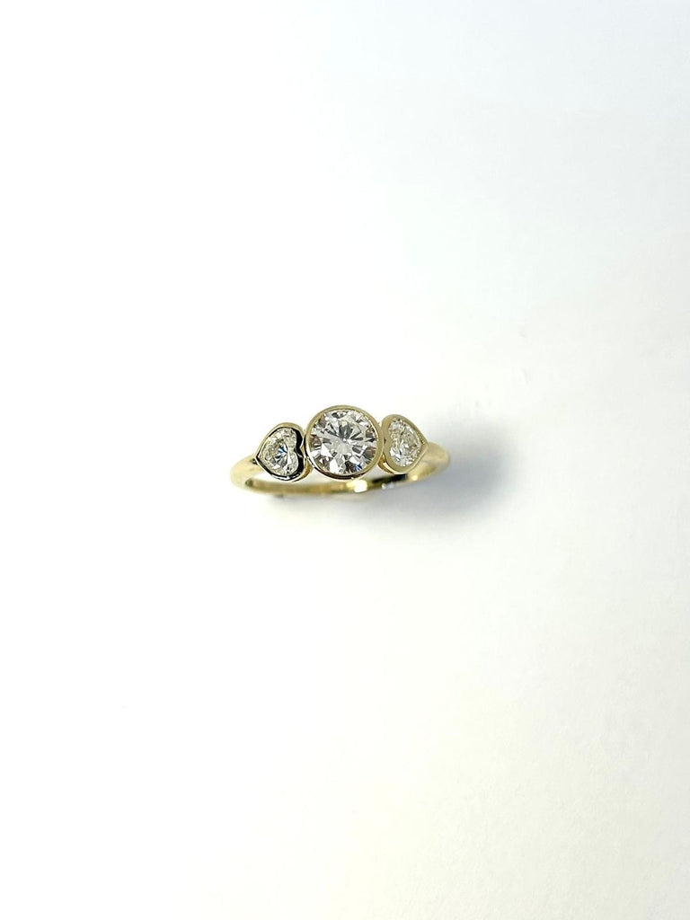 14CT LAB DIAMOND 1.03CT TRILOGY RING WITH HEART LAB DIAMONDS