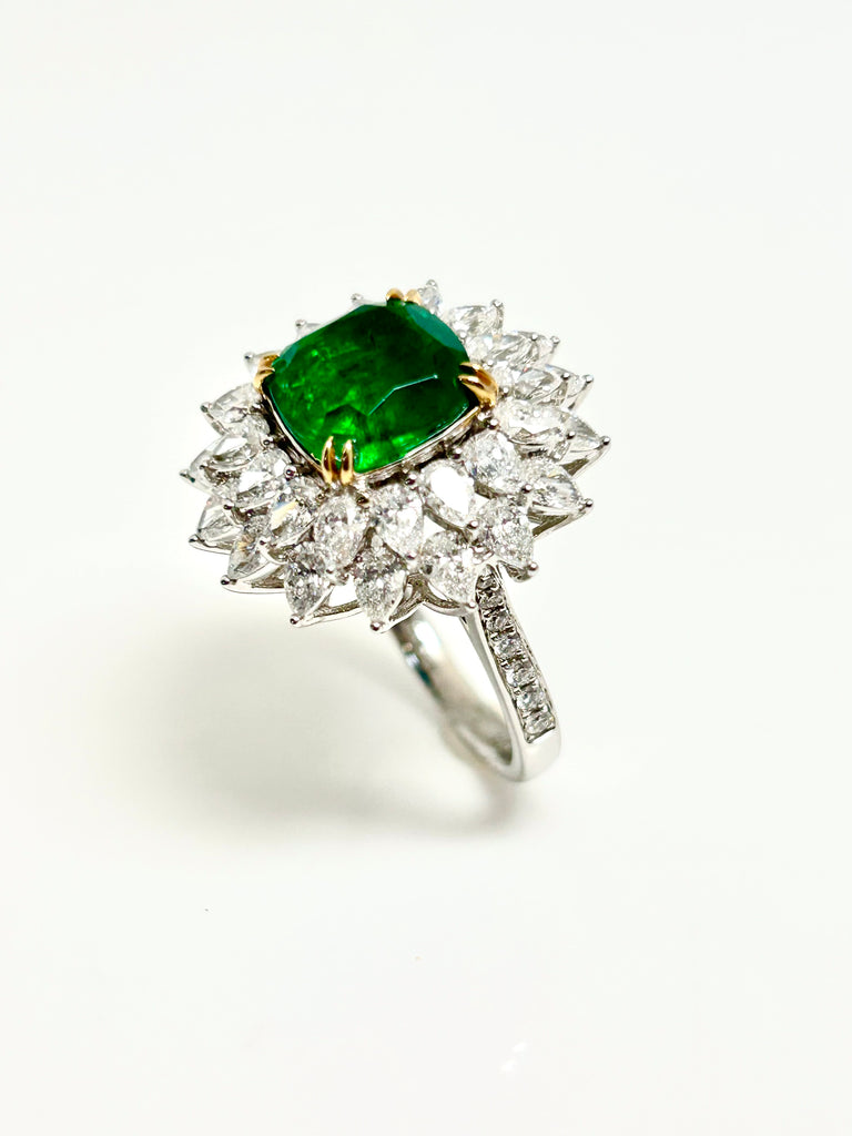 3.17CT EMERALD WITH 2.58CTS DIAMOND HALO SET IN 18K WHITE GOLD