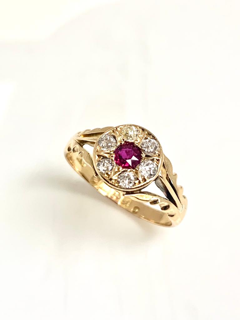 18K RUBY AND DIAMOND VINTAGE CLUSTER RING