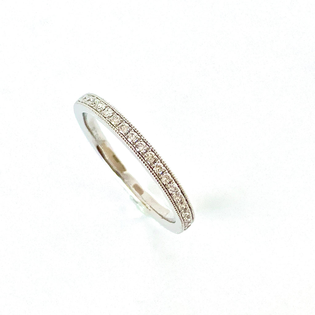 SLIM PLATINUM 15PT DIAMOND BAND