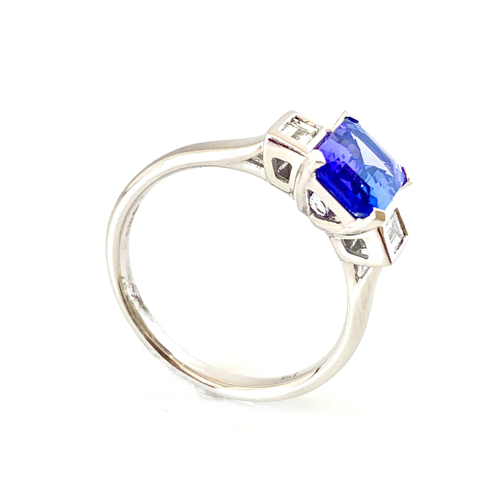 18CT WHITE GOLD TANZANITE DIAMOND RING