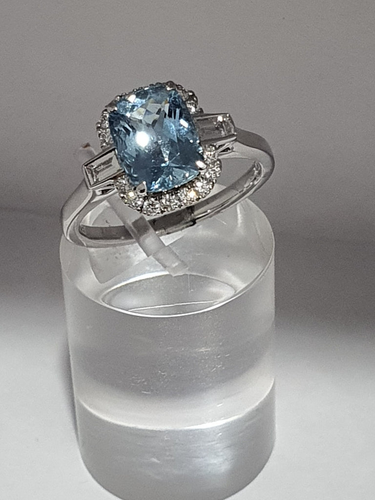 18CT WHITE GOLD 1.92CT AQUAMARINE  DIAMOND RING