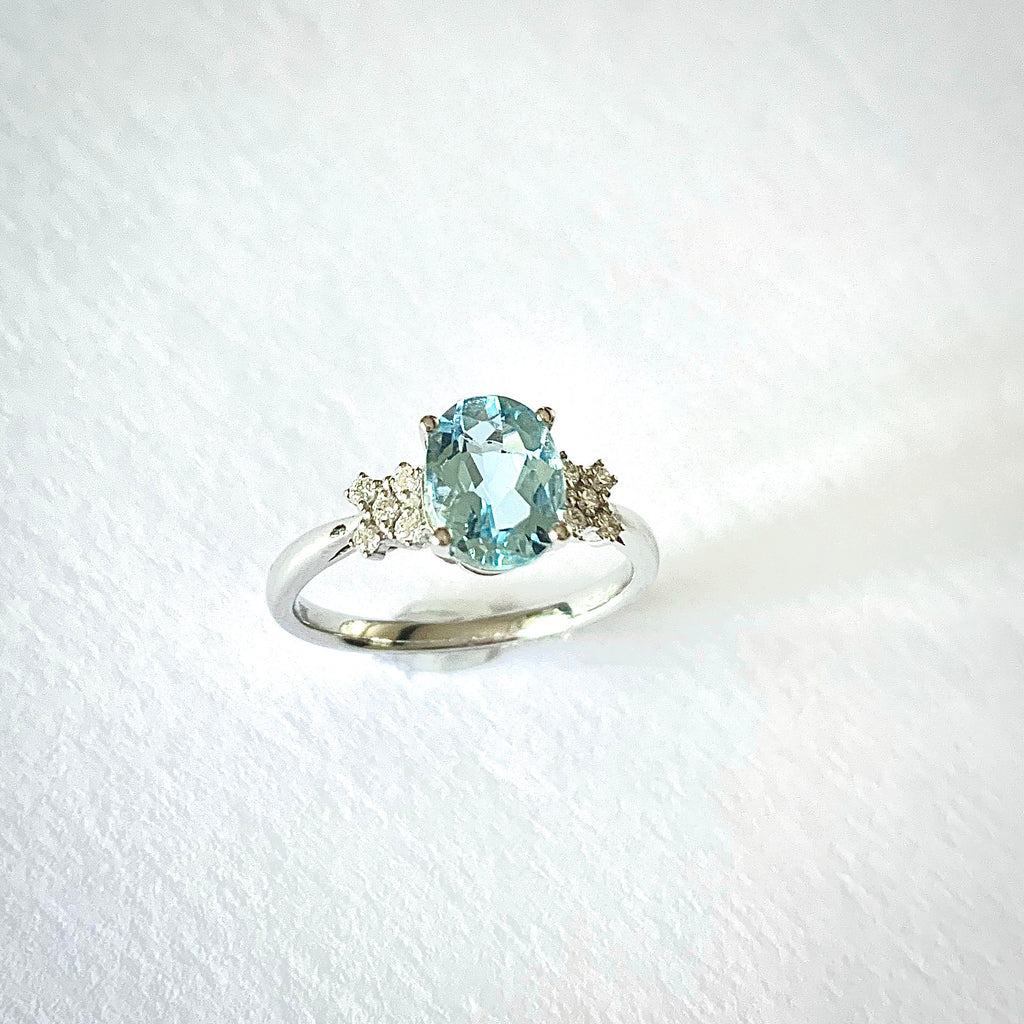 18CT WHITE GOLD AQUAMARINE DIAMOND RING