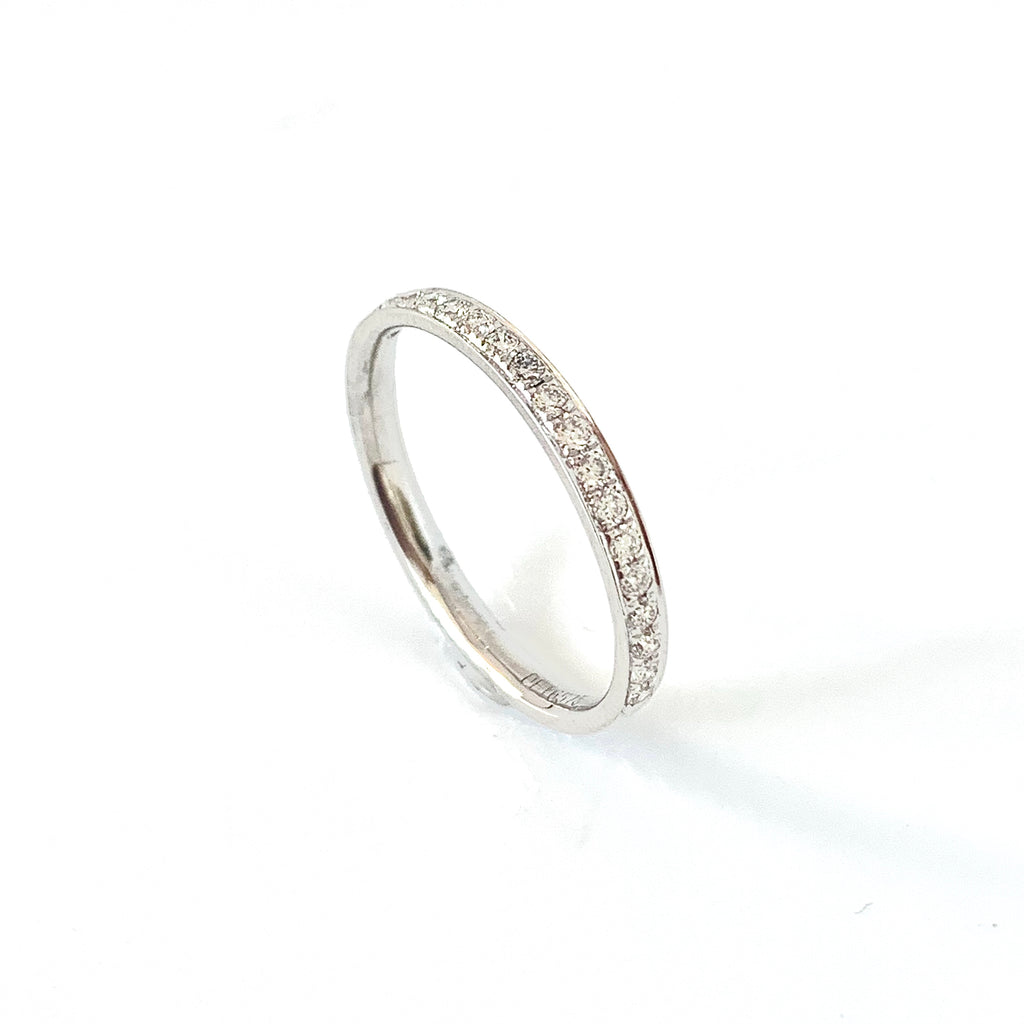 VERY SLIM PLATINUM DIAMOND RING