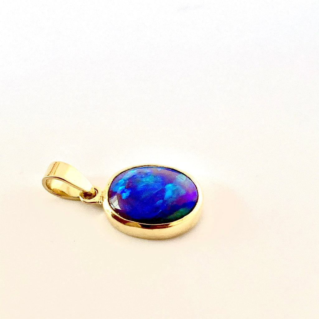 18CT GOLD LIGHTNING RIDGE BLACK OPAL PENDANT