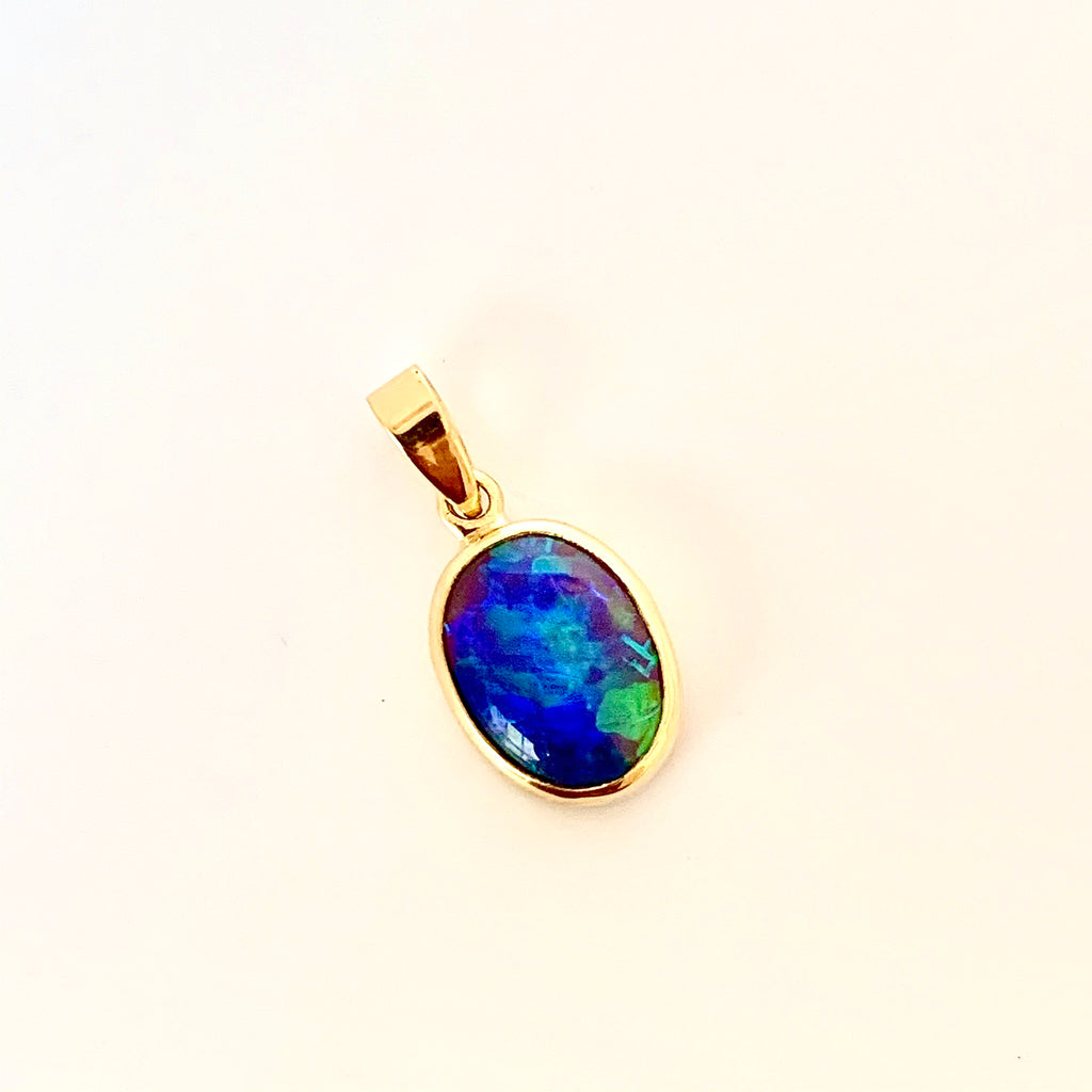 18CT GOLD LIGHTNING RIDGE BLACK OPAL PENDANT