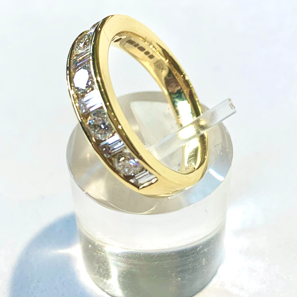 18CT 1.02CT DIAMOND ETERNITY RING