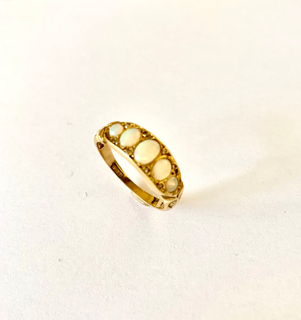 ANTIQUE 18ct YELLOW GOLD  OPAL DIAMOND RING