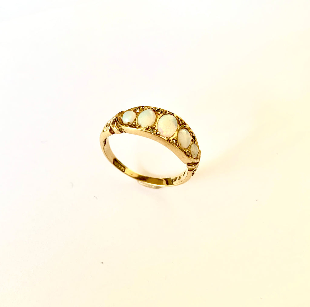 ANTIQUE 18ct YELLOW GOLD  OPAL DIAMOND RING