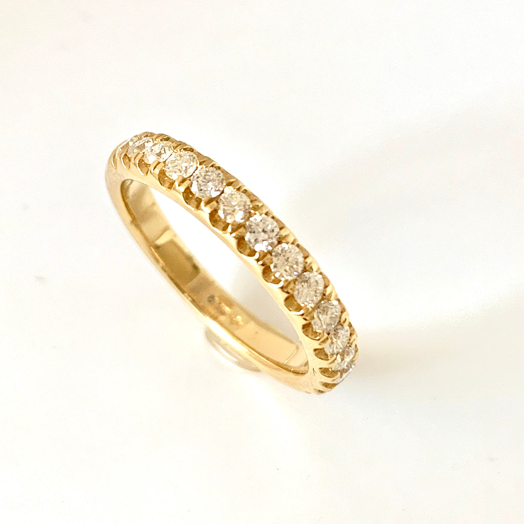 18CT GOLD 50PT CLAW SET DIAMOND BAND