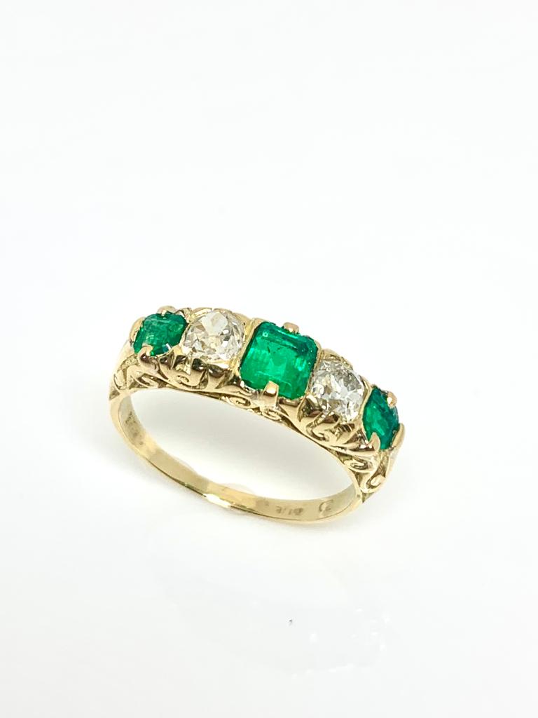 VICTORIAN EMERALD AND OLD CUT DIAMOND RING 1850'S