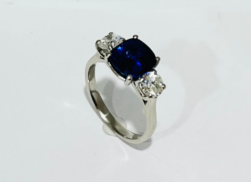 PLATINUM 3.18CT SRI LANKAN SAPPHIRE AND DIAMOND RING