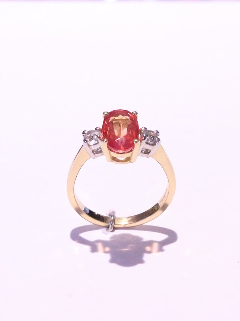 VINTAGE ORANGE SAPPHIRE AND DIAMOND IN 18K YELLOW GOLD RING