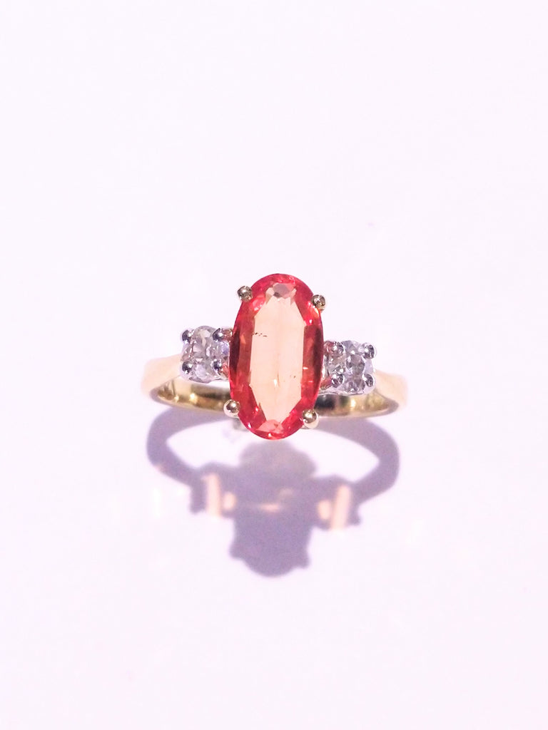 VINTAGE ORANGE SAPPHIRE AND DIAMOND IN 18K YELLOW GOLD RING