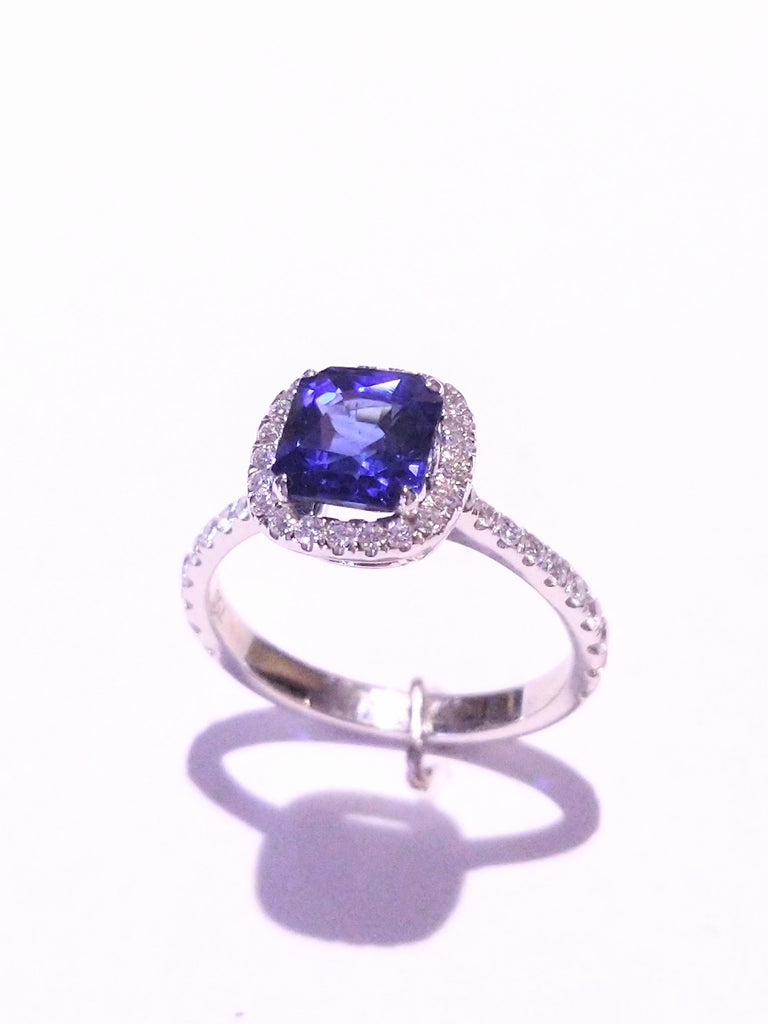 ROYAL BLUE SRI LANKAN SAPPHIRE WITH DIAMOND HALO IN 18K WHITE GOLD RING