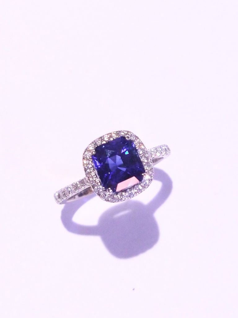 ROYAL BLUE SRI LANKAN SAPPHIRE WITH DIAMOND HALO IN 18K WHITE GOLD RING