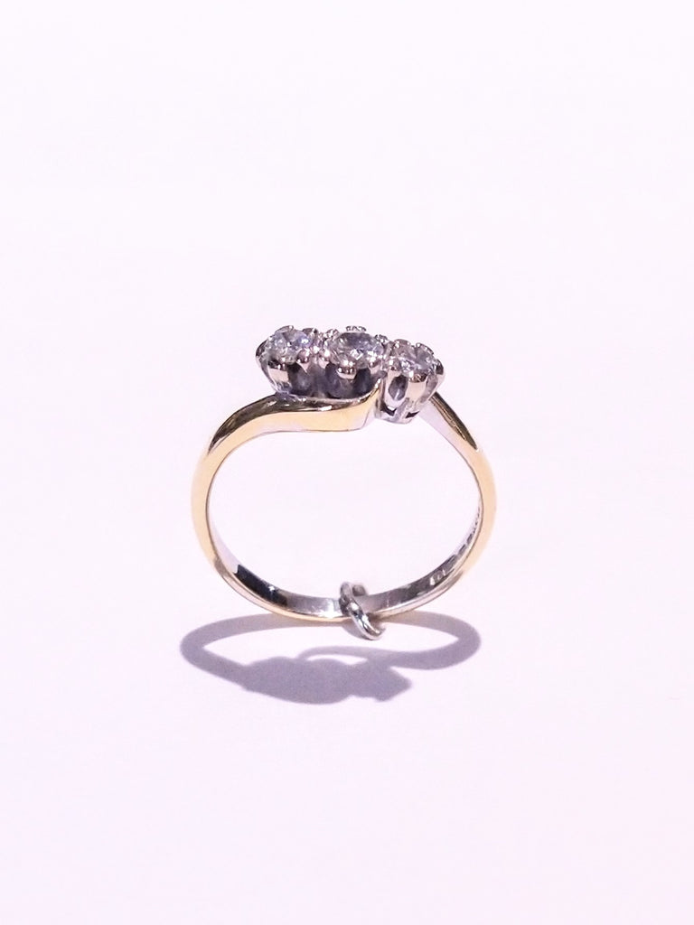 VINTAGE DIAMOND 3 STONE 18K YELLOW GOLD RING