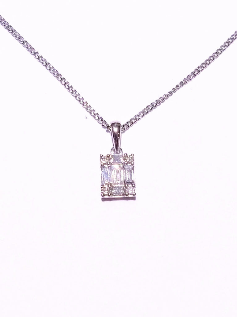 DIAMOND 0.44CTS CLUSTER PENDANT IN 18K WHITE GOLD