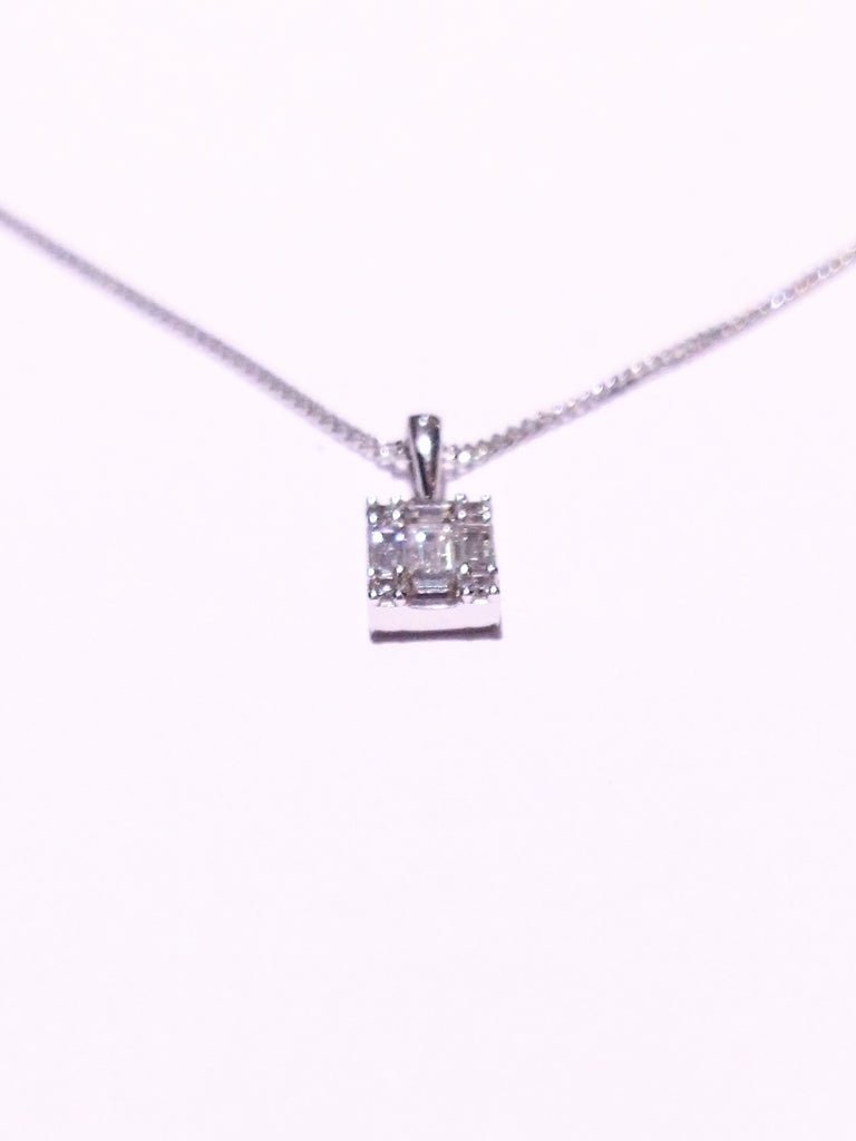 DIAMOND 0.44CTS CLUSTER PENDANT IN 18K WHITE GOLD