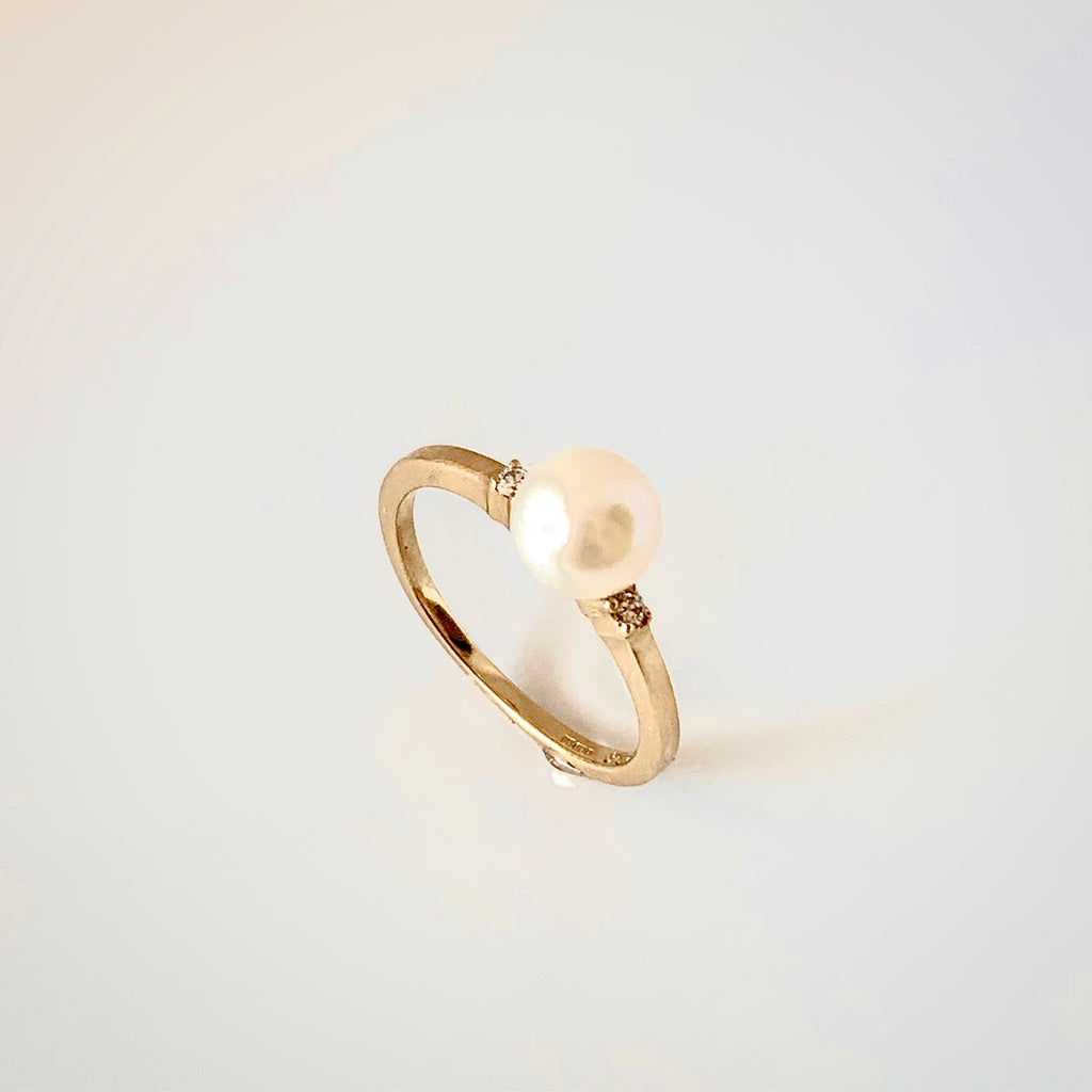 9CT CULTURED PEARL AND DIAMOND RING