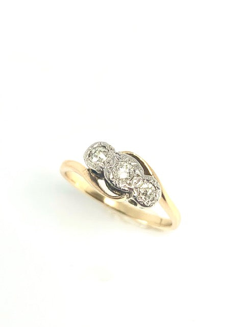 18CT AND PLATINUM VINTAGE DIAMOND 3 STONE RING