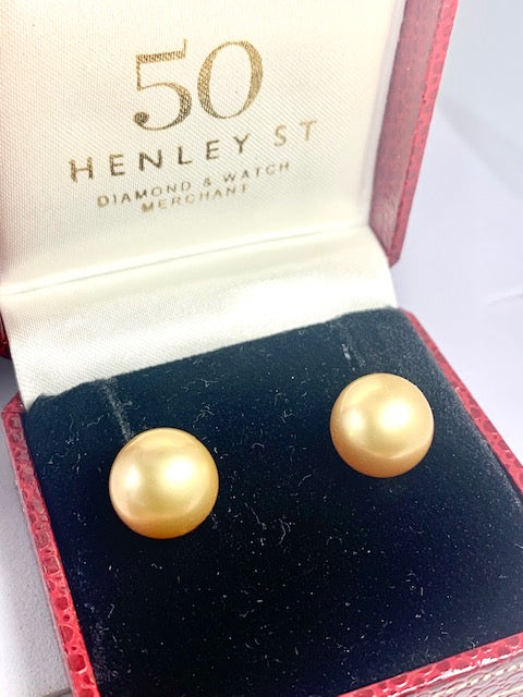 9CT SOUTH SEA GOLD  PEARL STUDS