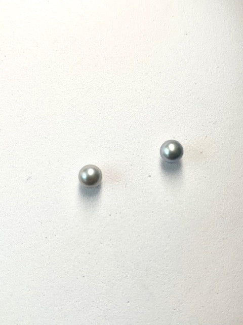 9CT GREY PEARL STUDS