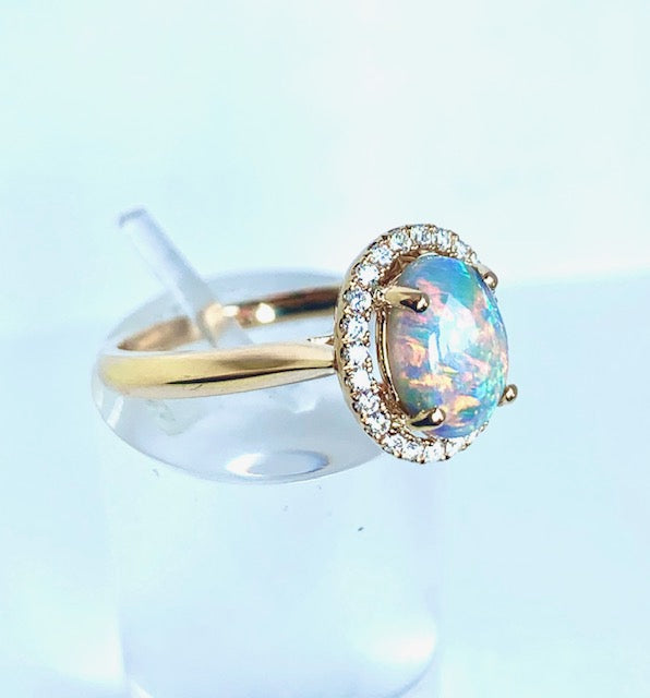 18CT YELLOW GOLD HALO OPAL AND DIAMOND RING