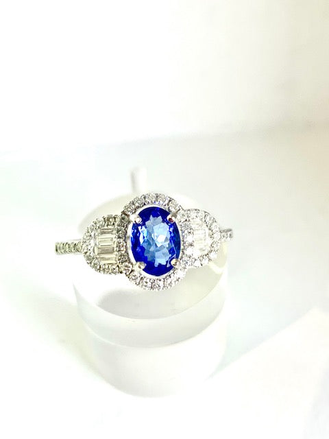 18CT TANZANITE AND DIAMOND HALO DESIGN RING