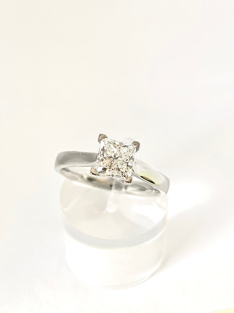 PLATINUM 1.00CTS PRINCESS CUT SOLITAIRE DIAMOND RING