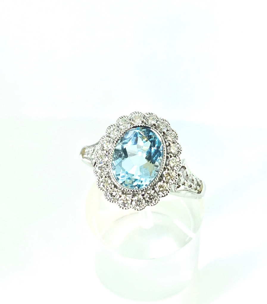 18CT AQUAMARINE & DIAMOND VINTAGE STYLE RING