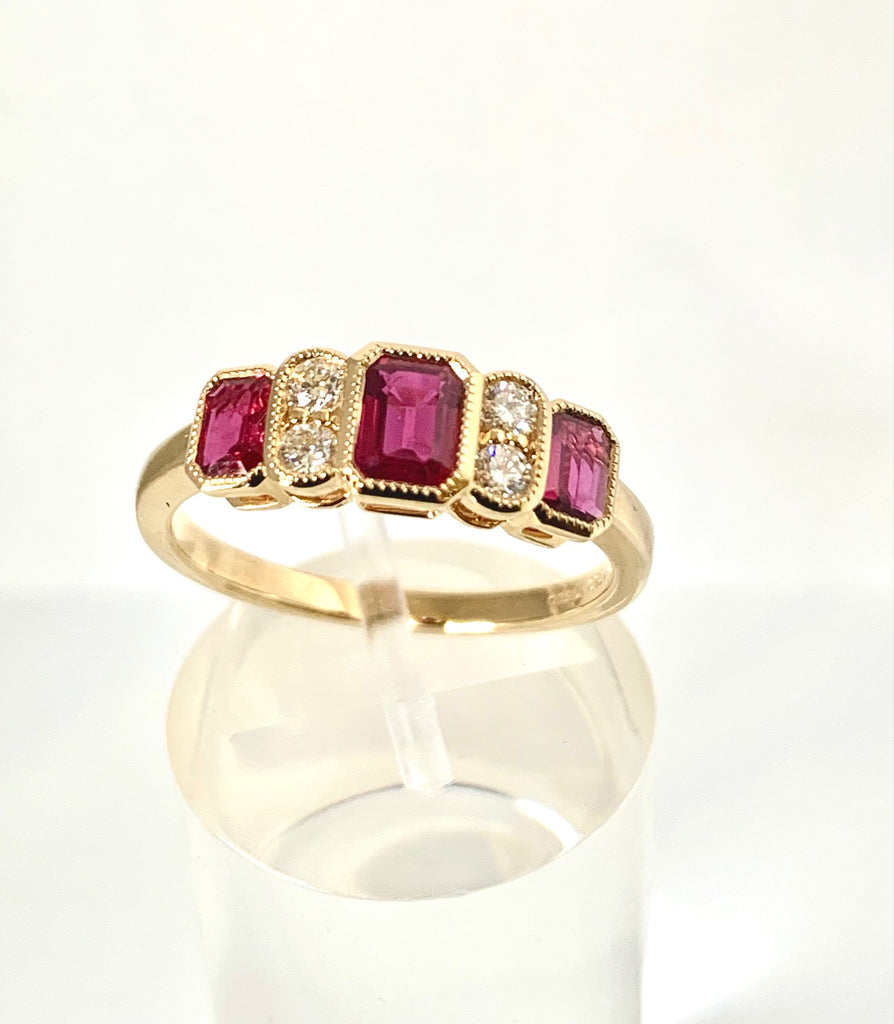 18CT RUBY & DIAMOND 80PTS/18PTS RING