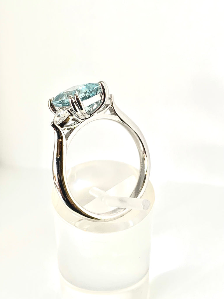 AQUAMARINE DIAMOND PLATINUM RING