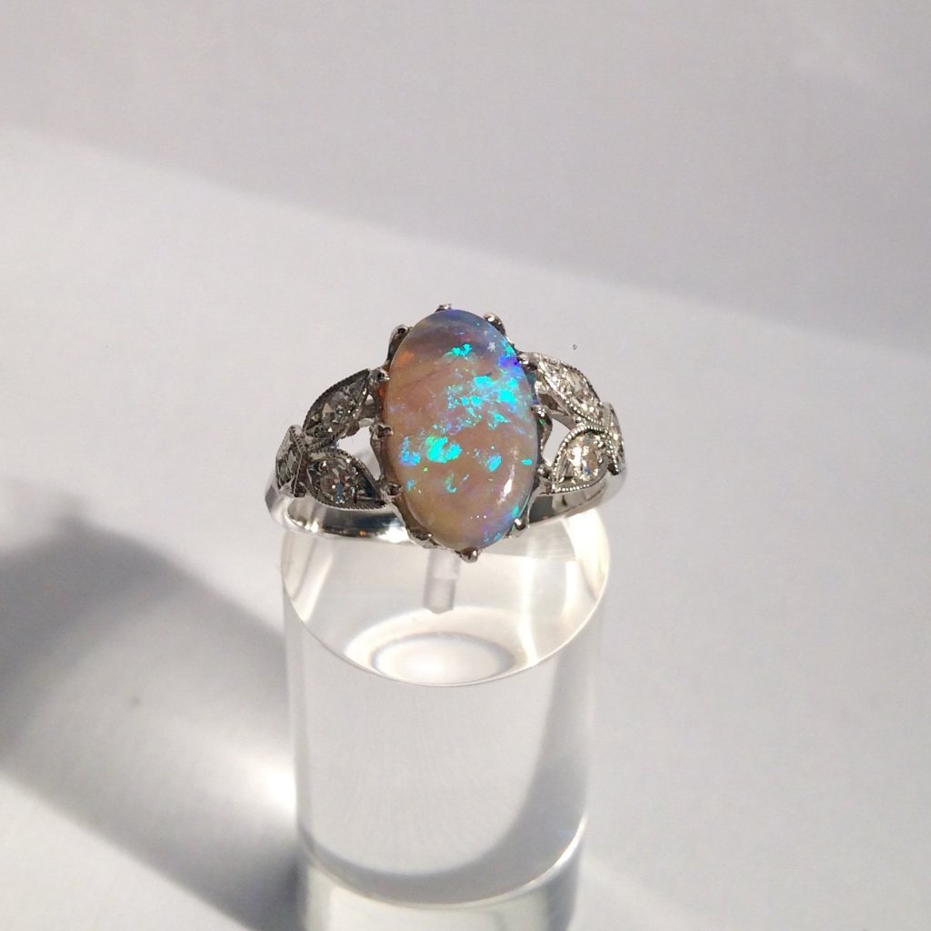 18CT WHITE GOLD BLACK OPAL RING