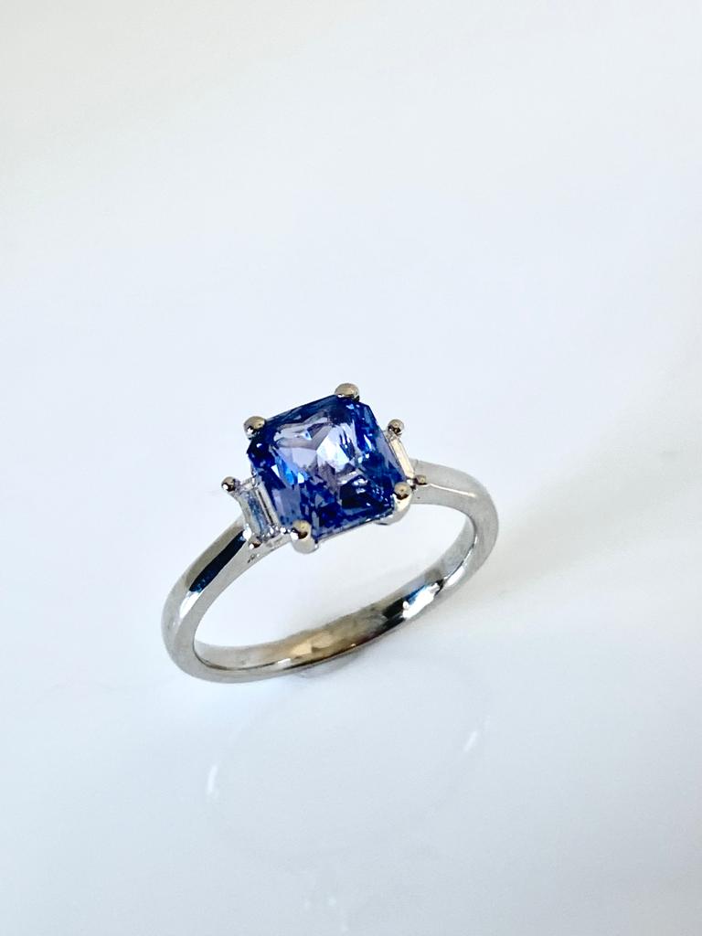 CORNFLOWER BLUE SAPPHIRE 2.04CT AND DIAMOND PLATINUM RING