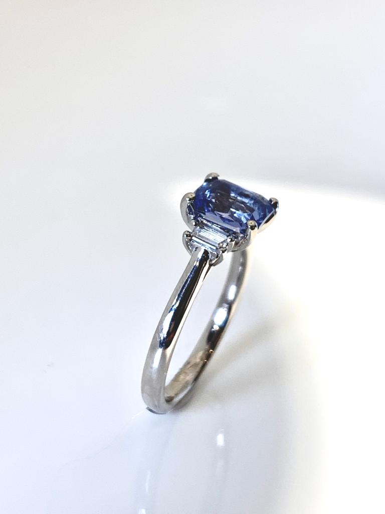 CORNFLOWER BLUE SAPPHIRE 2.04CT AND DIAMOND PLATINUM RING