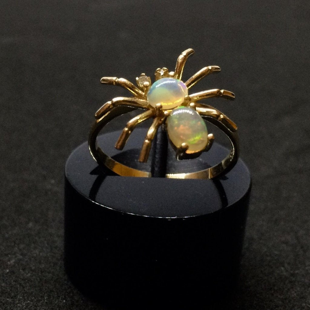 9CT YELLOW GOLD SPIDER OPAL RING