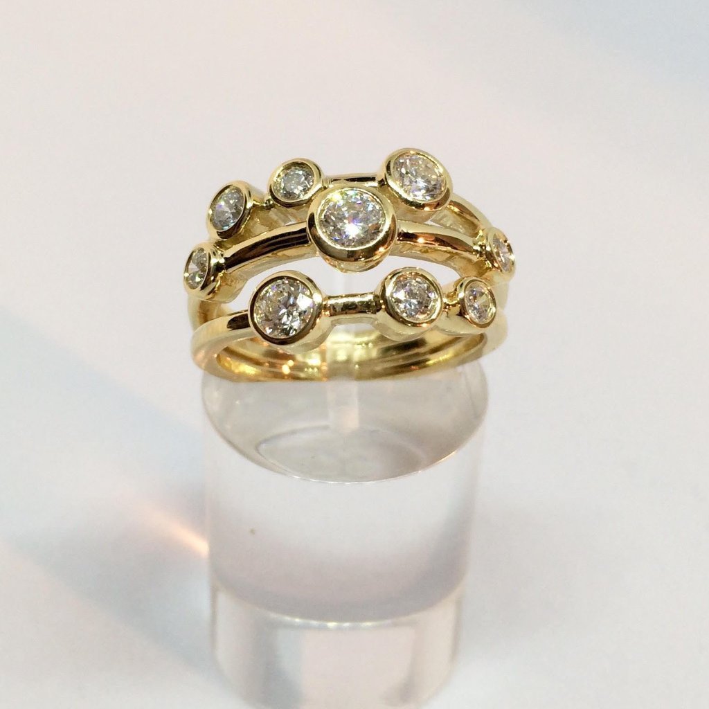 18CT YELLOW GOLD 1.00CT SCATTERED DIAMOND RING
